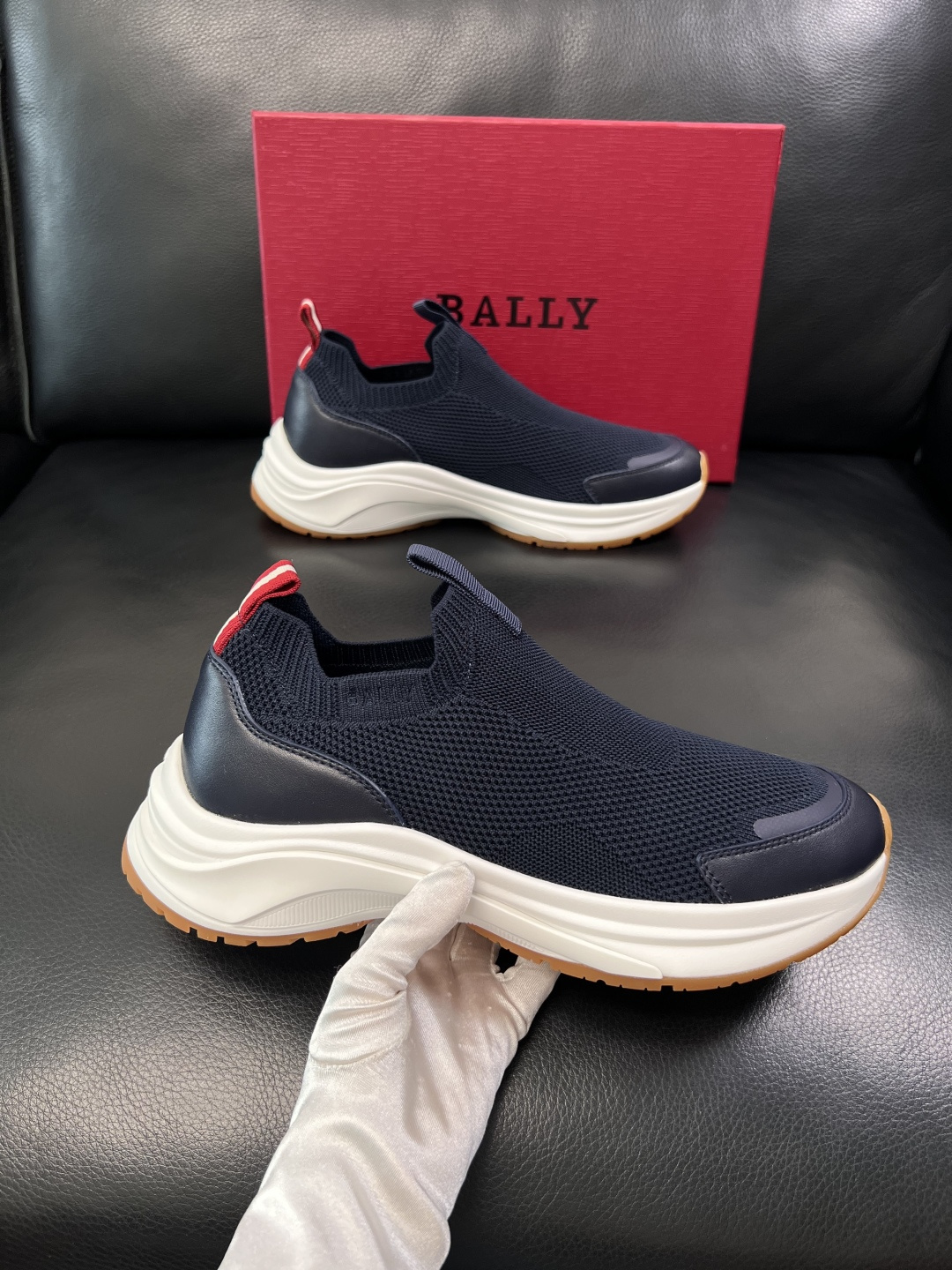BALLY  高品质  顶级工艺品  巴利 专柜同原厂配置 ，鞋面意大利进口牛皮飞织面料，进口水染牛皮里