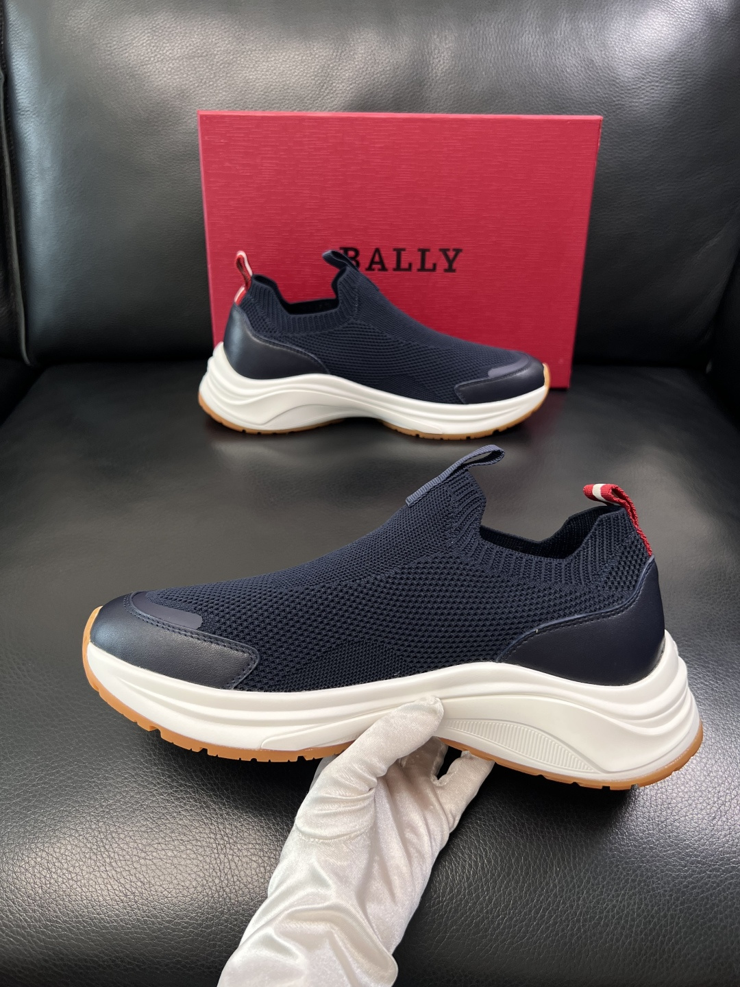 BALLY  高品质  顶级工艺品  巴利 专柜同原厂配置 ，鞋面意大利进口牛皮飞织面料，进口水染牛皮里