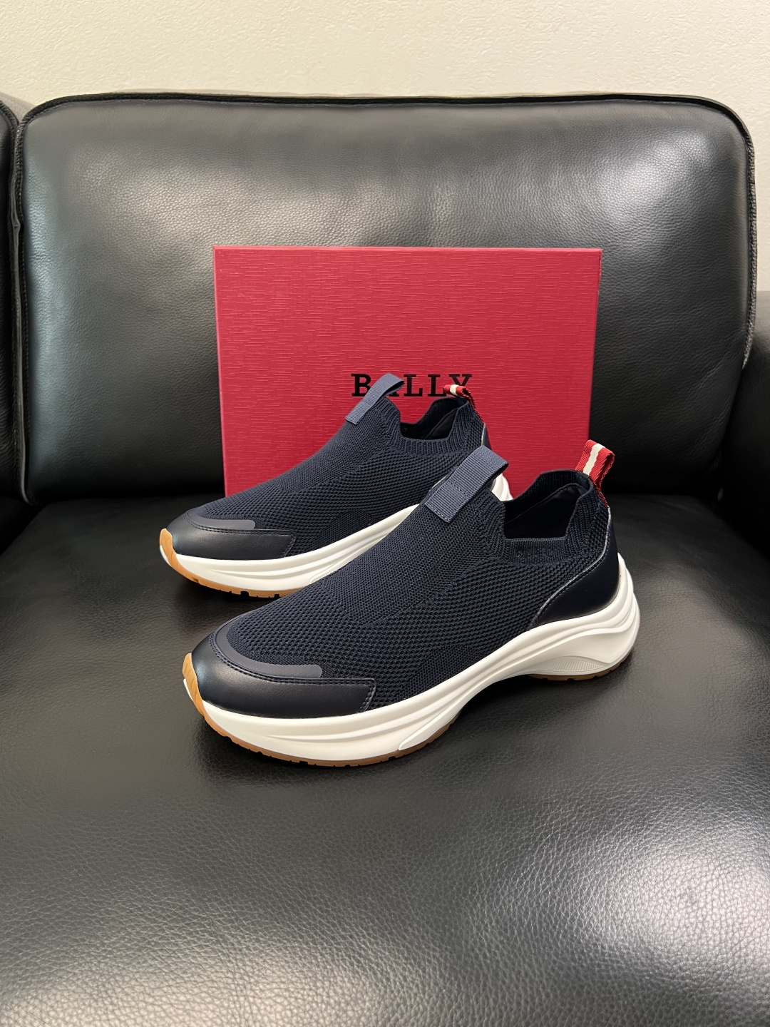 BALLY  高品质  顶级工艺品  巴利 专柜同原厂配置 ，鞋面意大利进口牛皮飞织面料，进口水染牛皮里