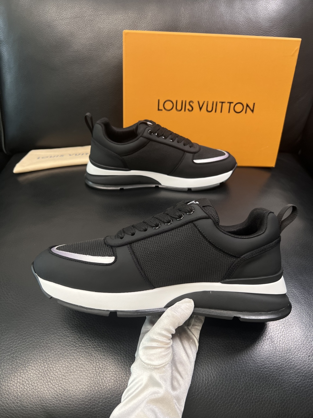 Lv  高品质  顶级工艺品  路易威登，运动板鞋专柜同步，鞋面意大利进口牛皮拼网面料，高品质拼接缤纷色