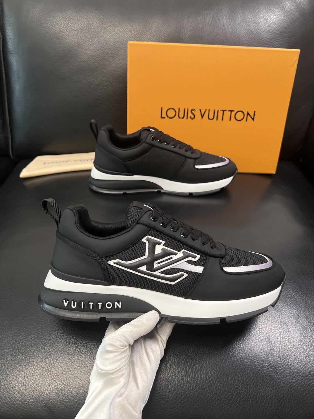 Lv  高品质  顶级工艺品  路易威登，运动板鞋专柜同步，鞋面意大利进口牛皮拼网面料，高品质拼接缤纷色