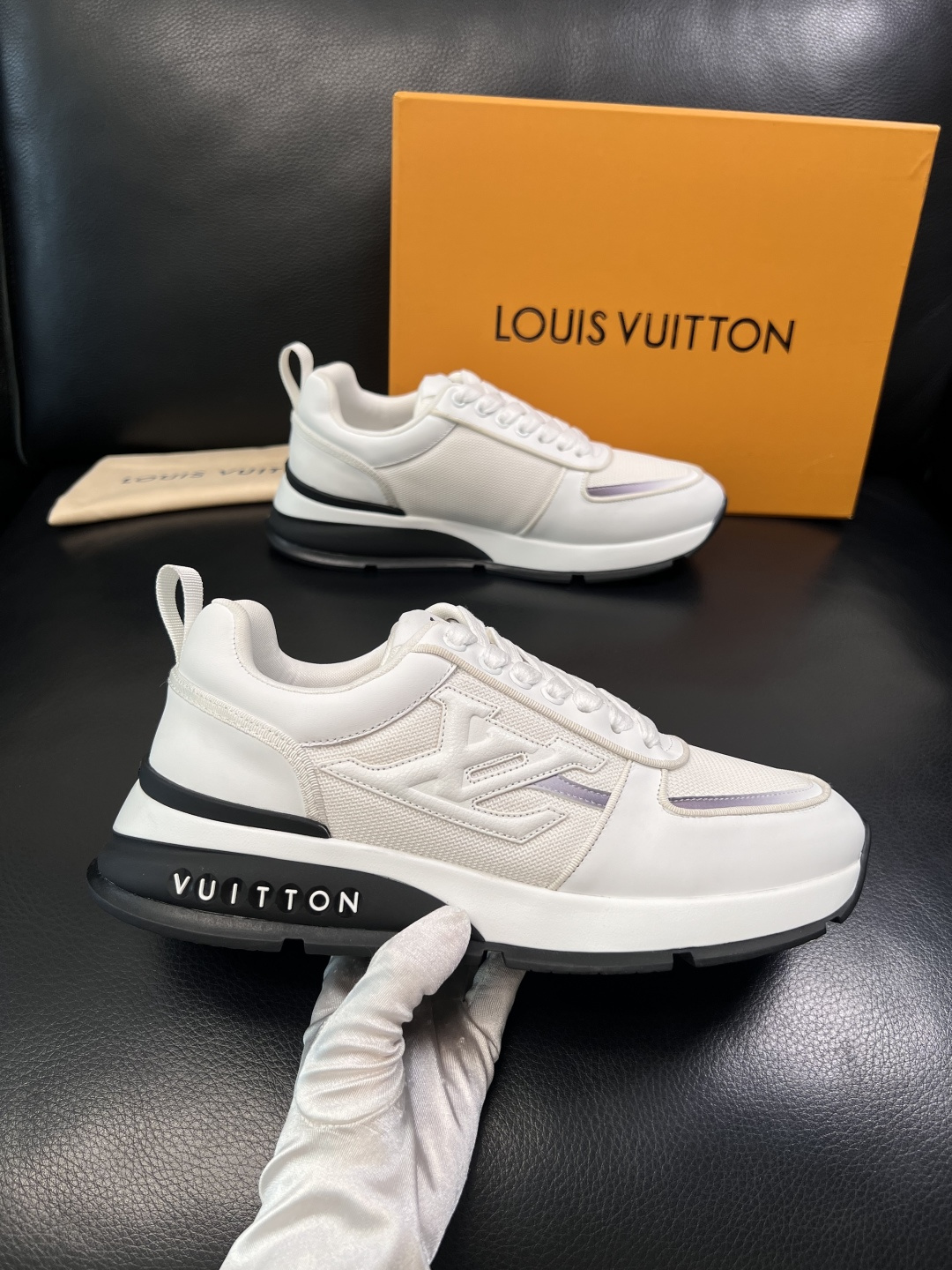 Lv  高品质  顶级工艺品  路易威登，运动板鞋专柜同步，鞋面意大利进口牛皮拼网面料，高品质拼接缤纷色