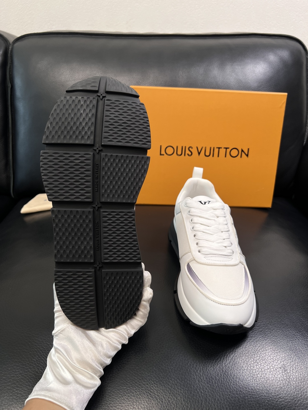Lv  高品质  顶级工艺品  路易威登，运动板鞋专柜同步，鞋面意大利进口牛皮拼网面料，高品质拼接缤纷色