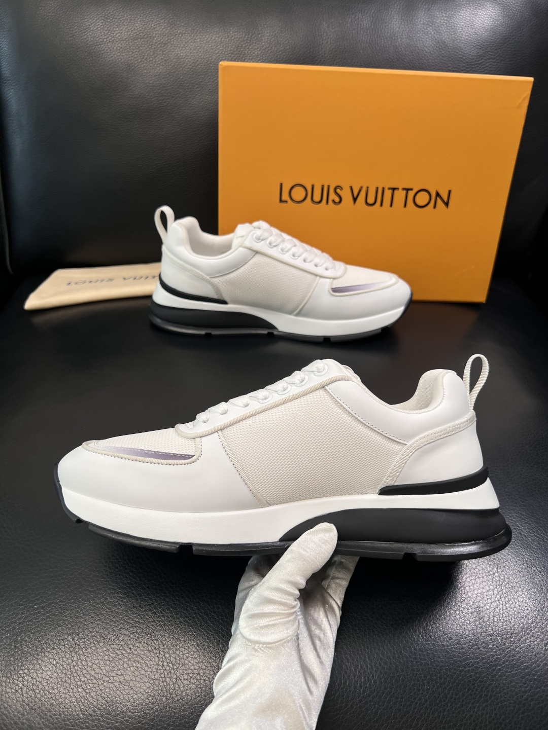Lv  高品质  顶级工艺品  路易威登，运动板鞋专柜同步，鞋面意大利进口牛皮拼网面料，高品质拼接缤纷色