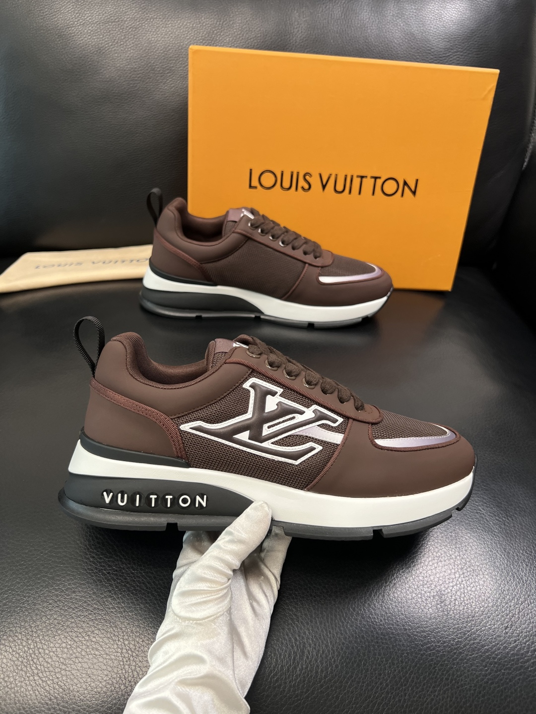 Lv  高品质  顶级工艺品  路易威登，运动板鞋专柜同步，鞋面意大利进口牛皮拼网面料，高品质拼接缤纷色