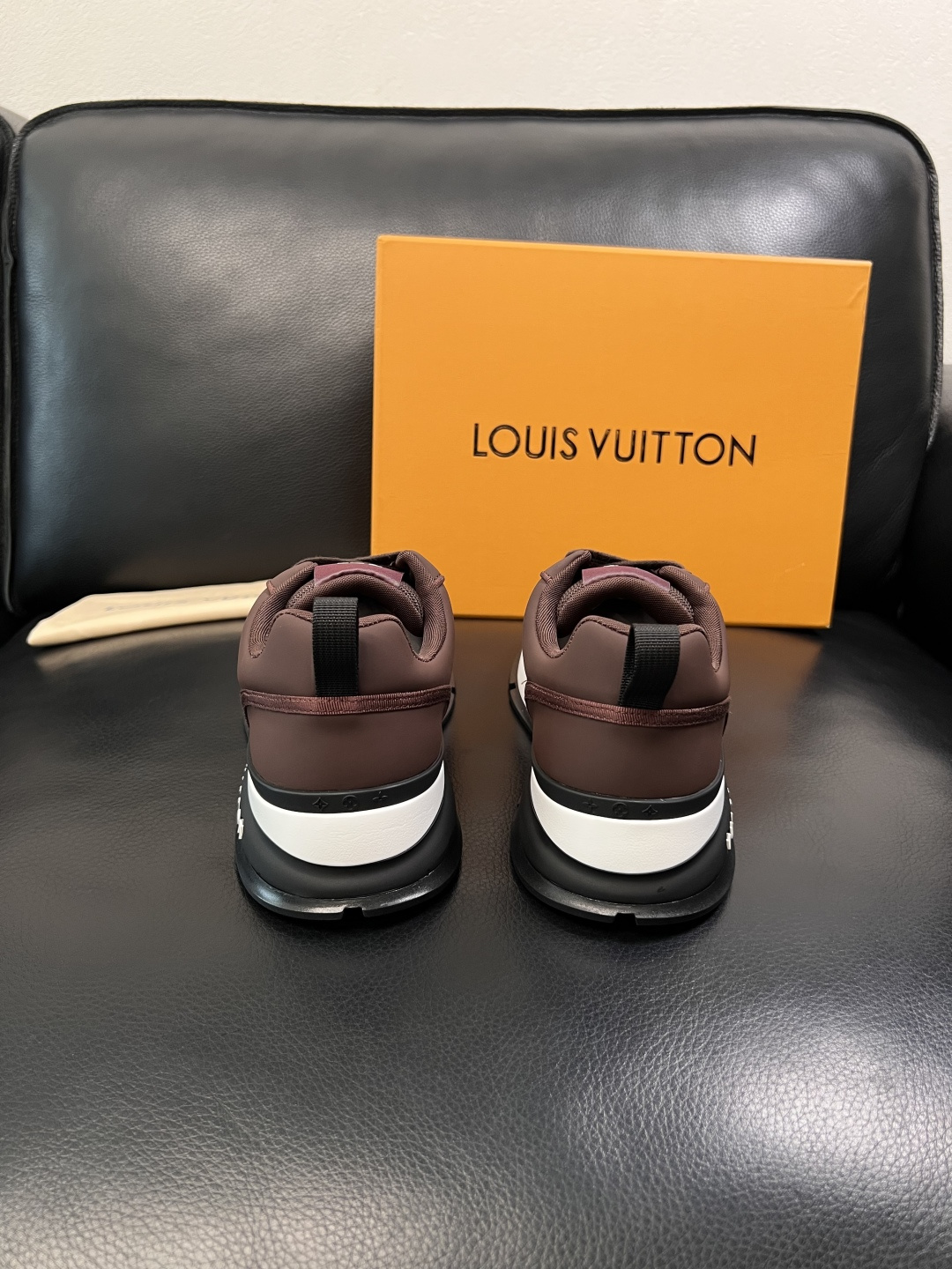 Lv  高品质  顶级工艺品  路易威登，运动板鞋专柜同步，鞋面意大利进口牛皮拼网面料，高品质拼接缤纷色