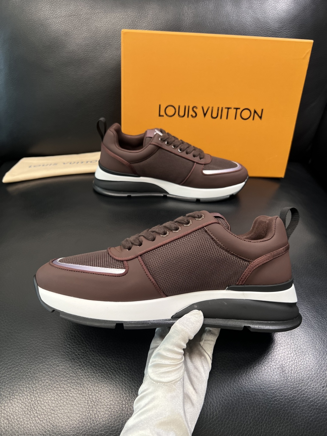 Lv  高品质  顶级工艺品  路易威登，运动板鞋专柜同步，鞋面意大利进口牛皮拼网面料，高品质拼接缤纷色
