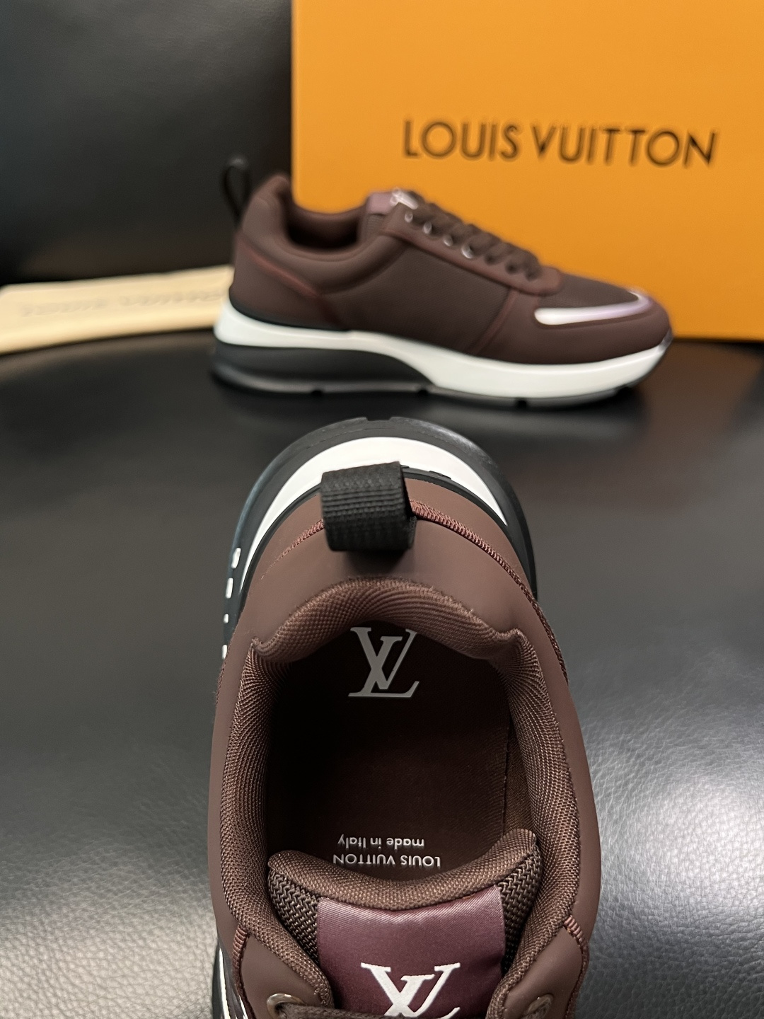 Lv  高品质  顶级工艺品  路易威登，运动板鞋专柜同步，鞋面意大利进口牛皮拼网面料，高品质拼接缤纷色