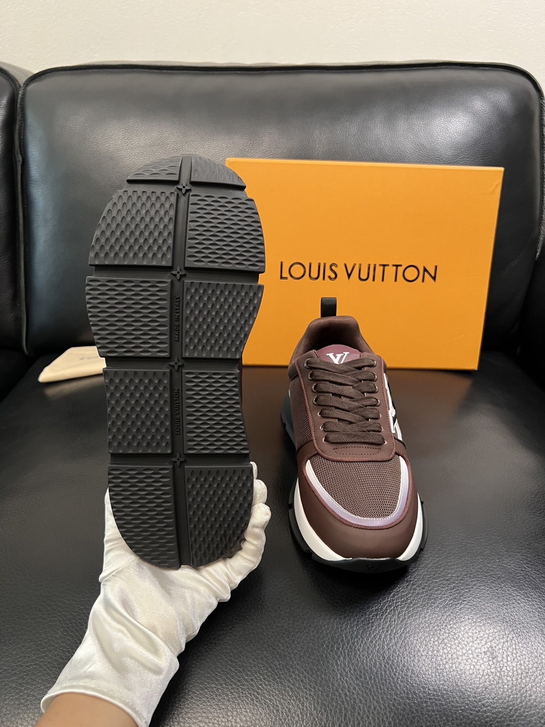 Lv  高品质  顶级工艺品  路易威登，运动板鞋专柜同步，鞋面意大利进口牛皮拼网面料，高品质拼接缤纷色