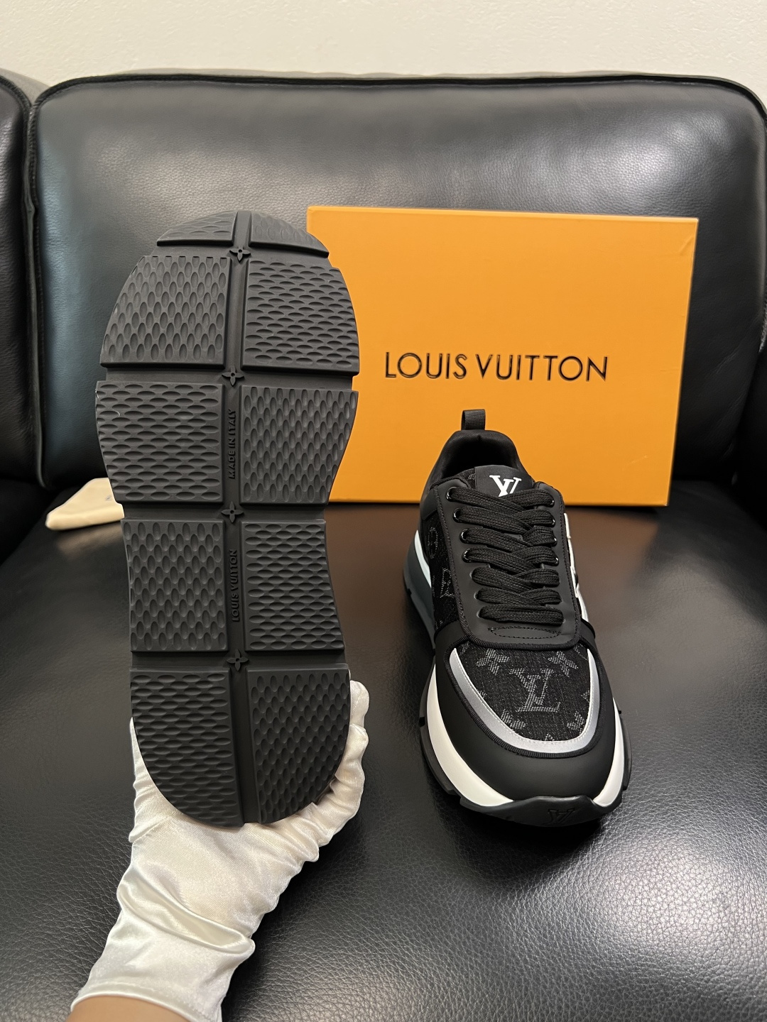 Lv  高品质  顶级工艺品  路易威登，运动板鞋专柜同步，鞋面意大利进口牛皮拼网面料，高品质拼接缤纷色