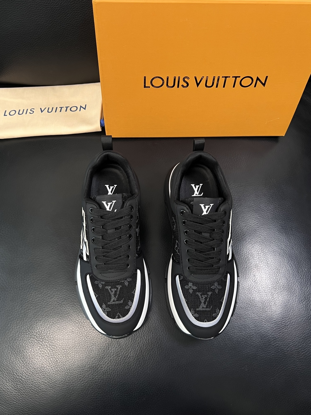Lv  高品质  顶级工艺品  路易威登，运动板鞋专柜同步，鞋面意大利进口牛皮拼网面料，高品质拼接缤纷色