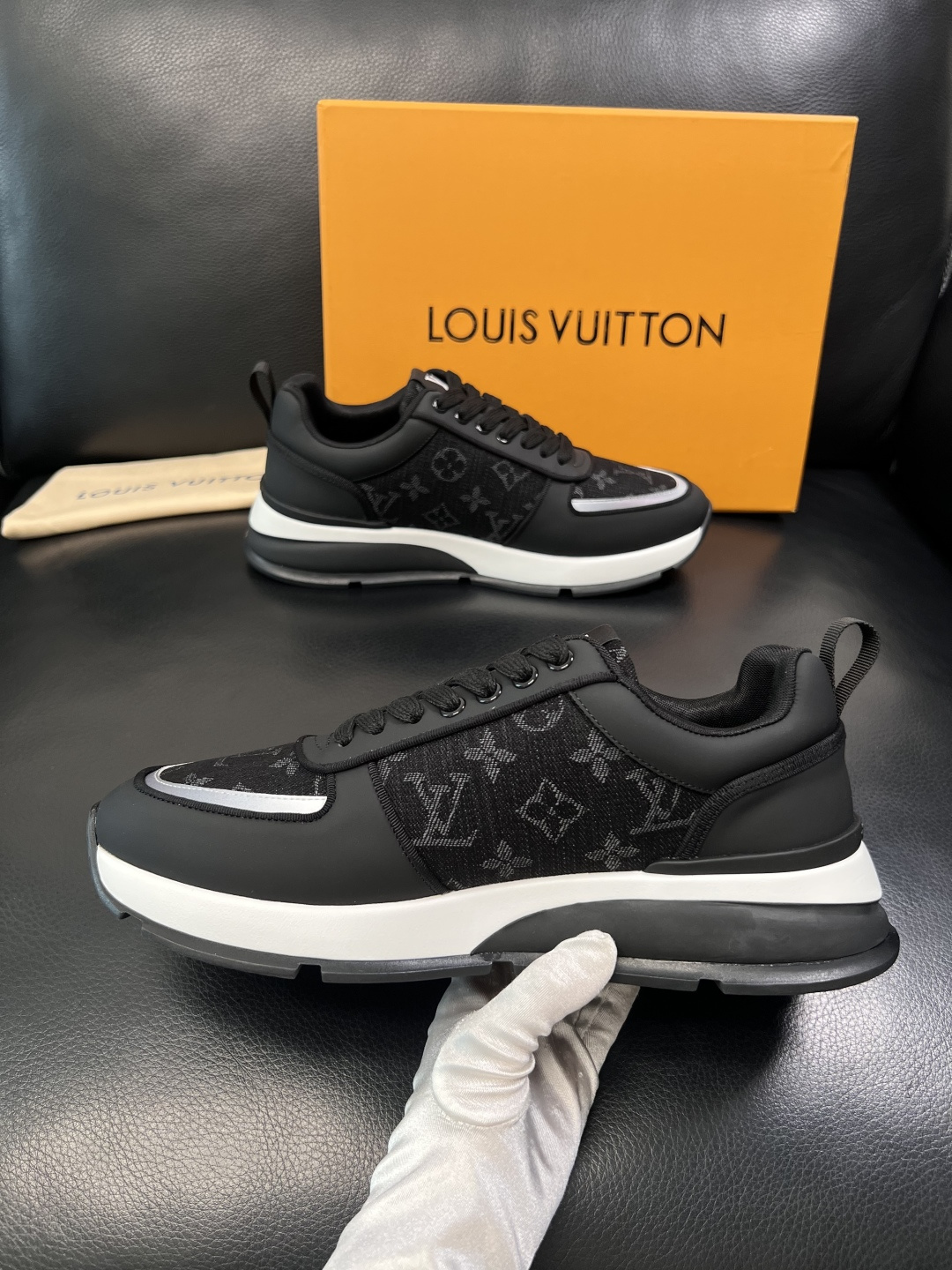 Lv  高品质  顶级工艺品  路易威登，运动板鞋专柜同步，鞋面意大利进口牛皮拼网面料，高品质拼接缤纷色