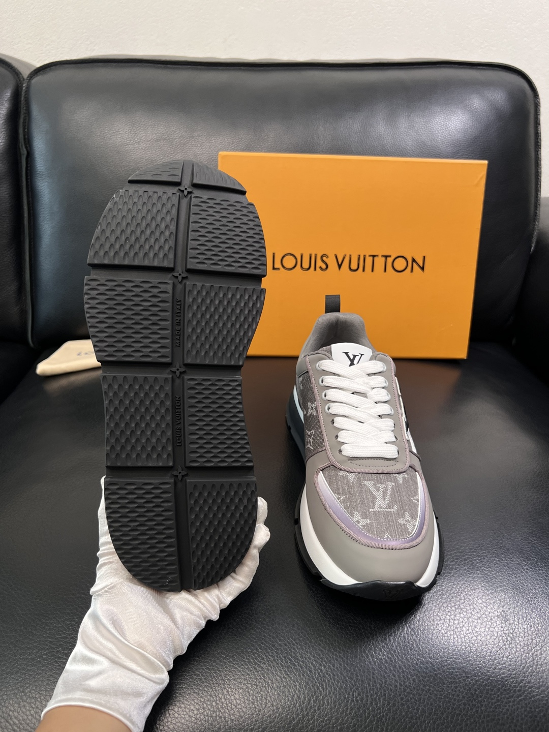 Lv  高品质  顶级工艺品  路易威登，运动板鞋专柜同步，鞋面意大利进口牛皮拼网面料，高品质拼接缤纷色