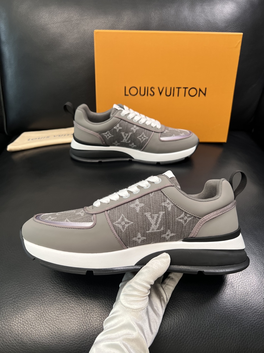 Lv  高品质  顶级工艺品  路易威登，运动板鞋专柜同步，鞋面意大利进口牛皮拼网面料，高品质拼接缤纷色