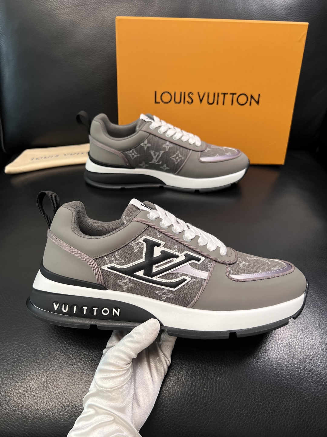 Lv  高品质  顶级工艺品  路易威登，运动板鞋专柜同步，鞋面意大利进口牛皮拼网面料，高品质拼接缤纷色
