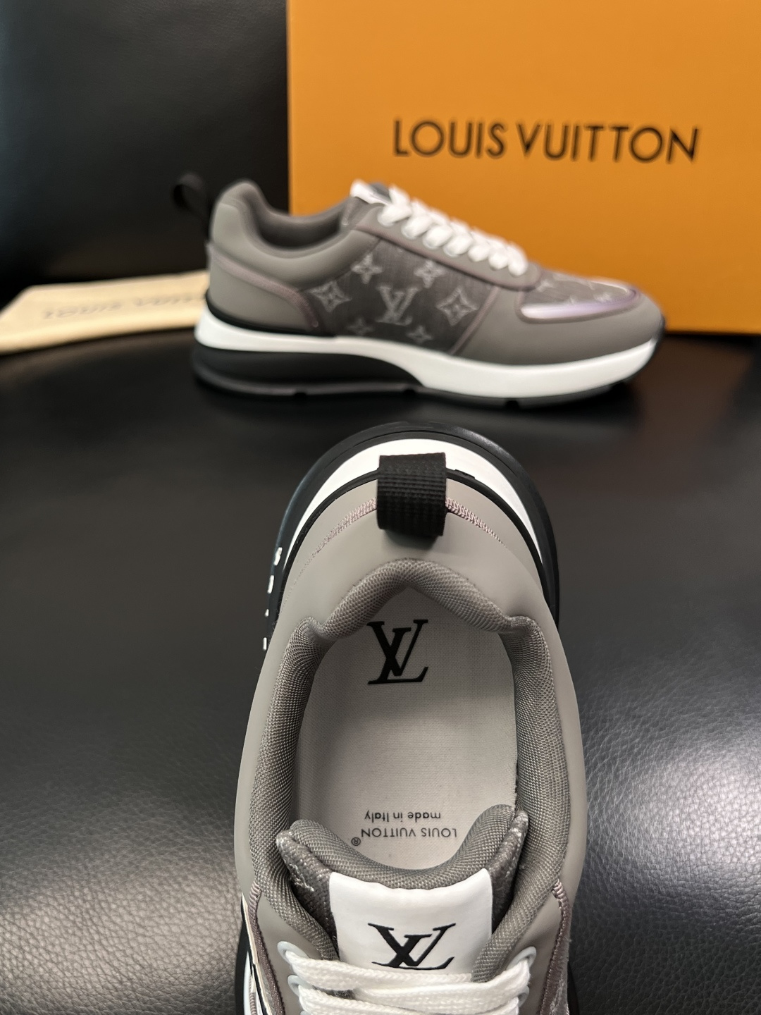 Lv  高品质  顶级工艺品  路易威登，运动板鞋专柜同步，鞋面意大利进口牛皮拼网面料，高品质拼接缤纷色
