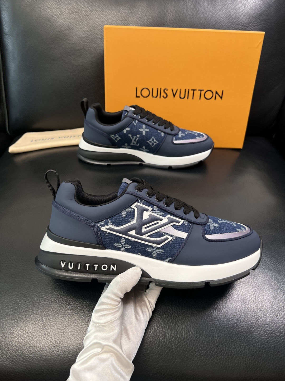 Lv  高品质  顶级工艺品  路易威登，运动板鞋专柜同步，鞋面意大利进口牛皮拼网面料，高品质拼接缤纷色