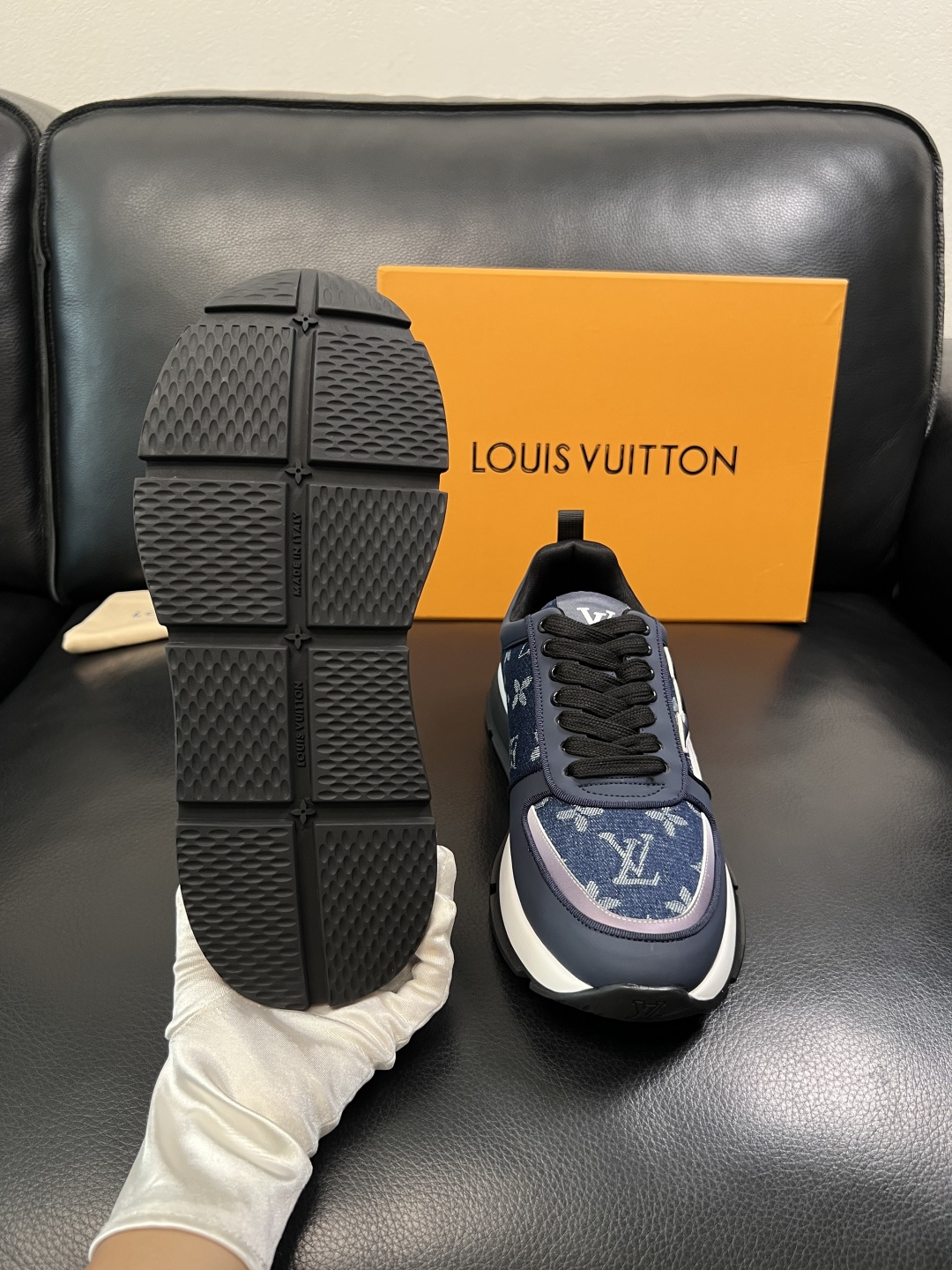 Lv  高品质  顶级工艺品  路易威登，运动板鞋专柜同步，鞋面意大利进口牛皮拼网面料，高品质拼接缤纷色