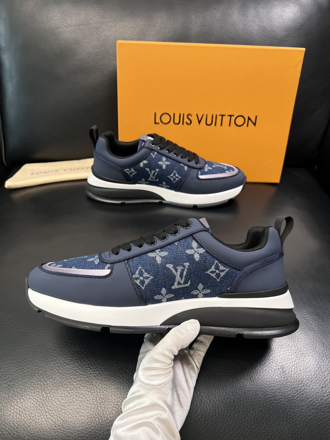 Lv  高品质  顶级工艺品  路易威登，运动板鞋专柜同步，鞋面意大利进口牛皮拼网面料，高品质拼接缤纷色