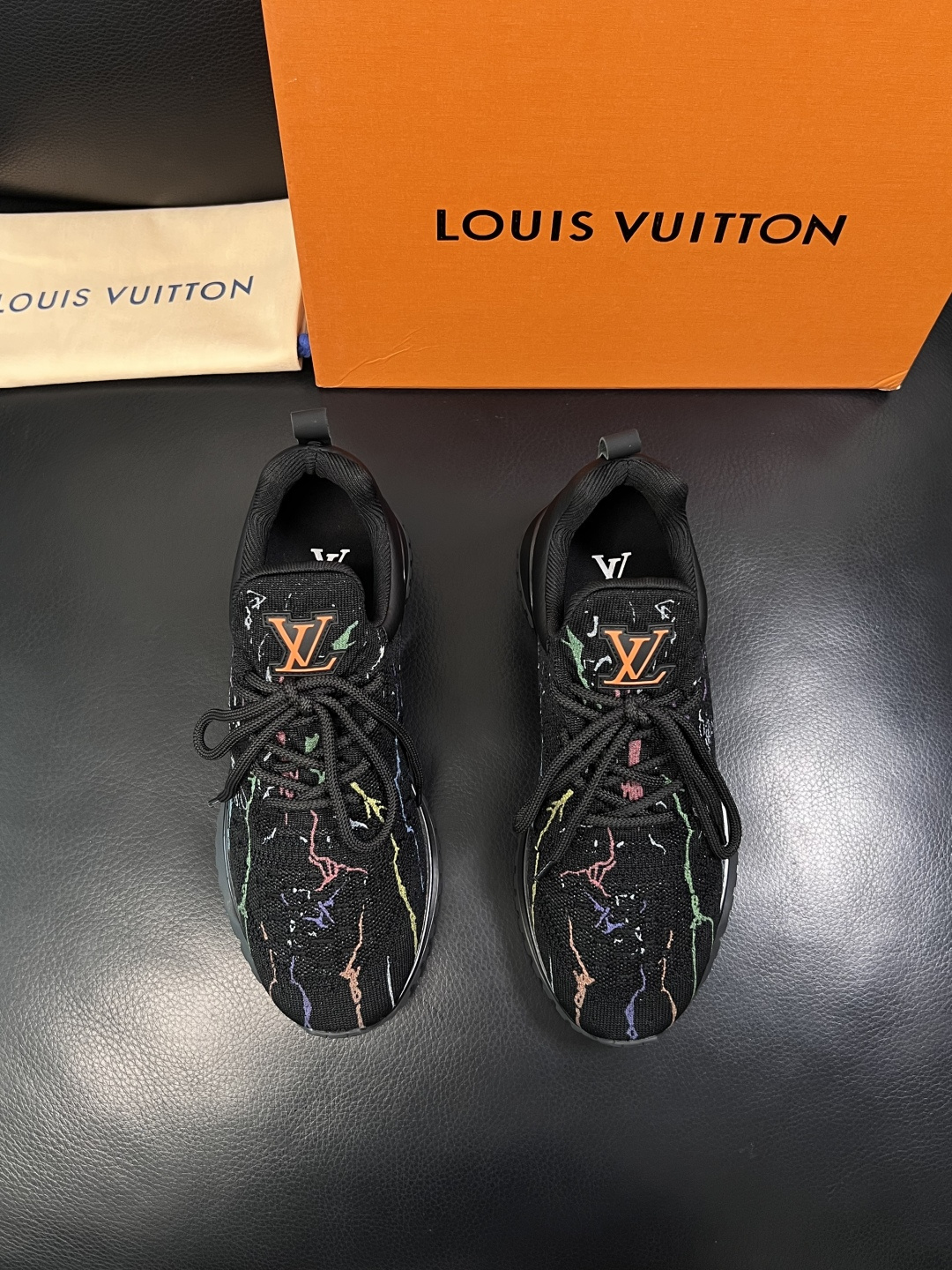 Lv  高品质  顶级工艺品  路易威登，运动板鞋专柜同步，鞋面意大利进口飞织面料，高品质拼接缤纷色彩复