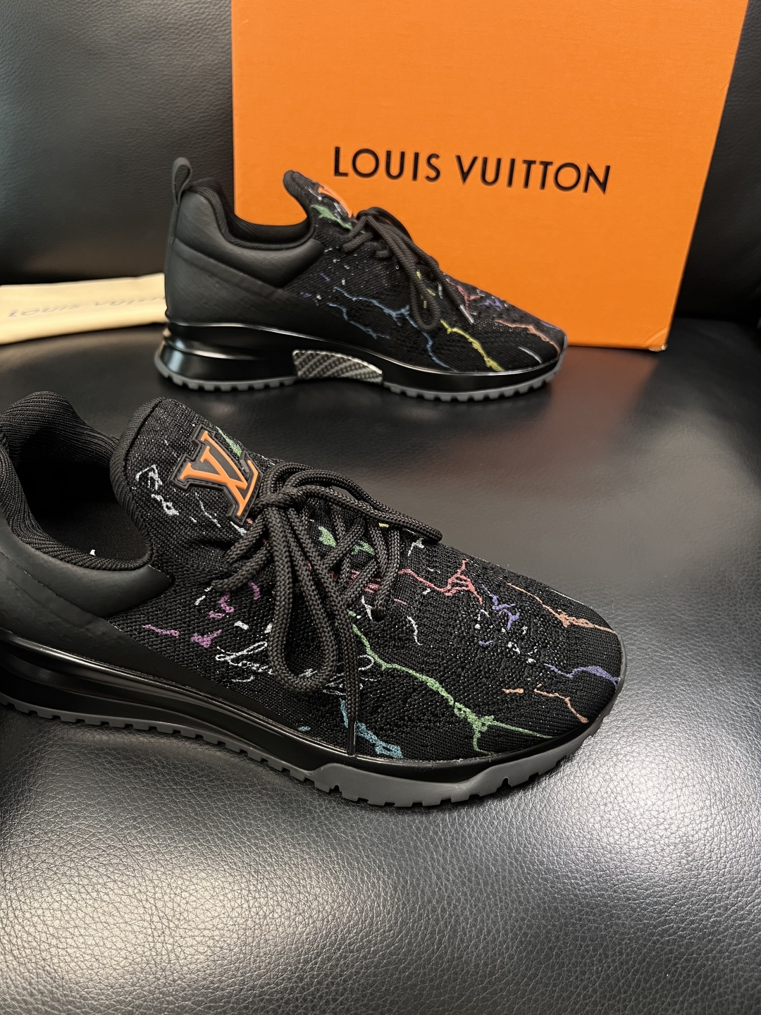 Lv  高品质  顶级工艺品  路易威登，运动板鞋专柜同步，鞋面意大利进口飞织面料，高品质拼接缤纷色彩复