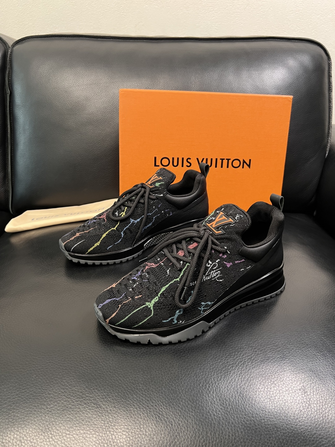 Lv  高品质  顶级工艺品  路易威登，运动板鞋专柜同步，鞋面意大利进口飞织面料，高品质拼接缤纷色彩复