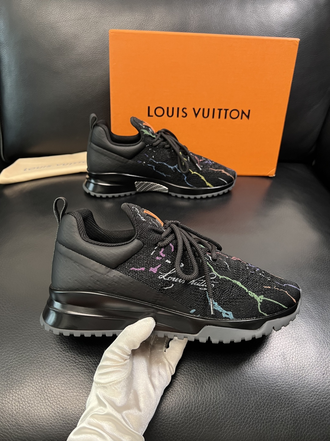 Lv  高品质  顶级工艺品  路易威登，运动板鞋专柜同步，鞋面意大利进口飞织面料，高品质拼接缤纷色彩复