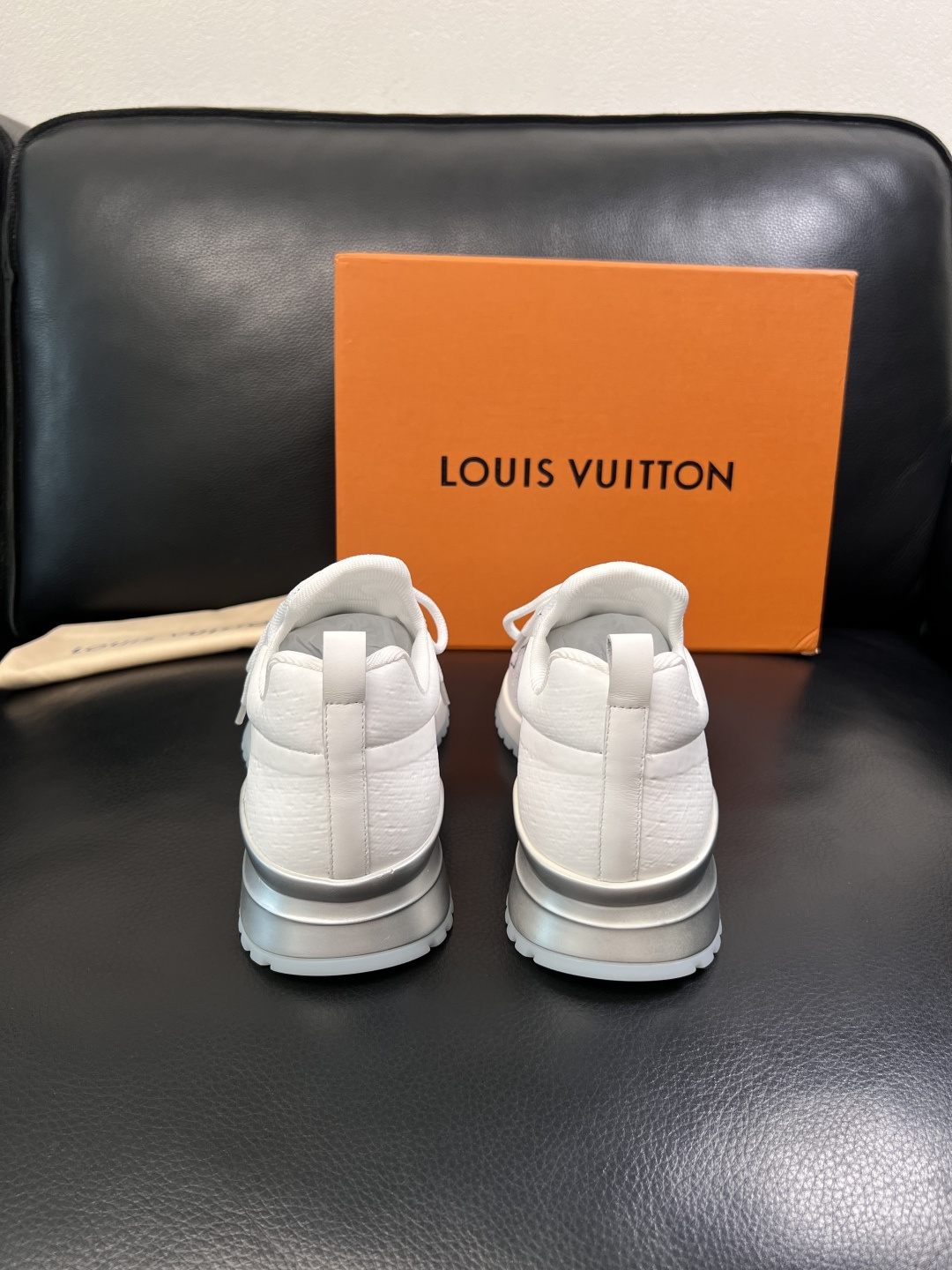 Lv  高品质  顶级工艺品  路易威登，运动板鞋专柜同步，鞋面意大利进口飞织面料，高品质拼接缤纷色彩复