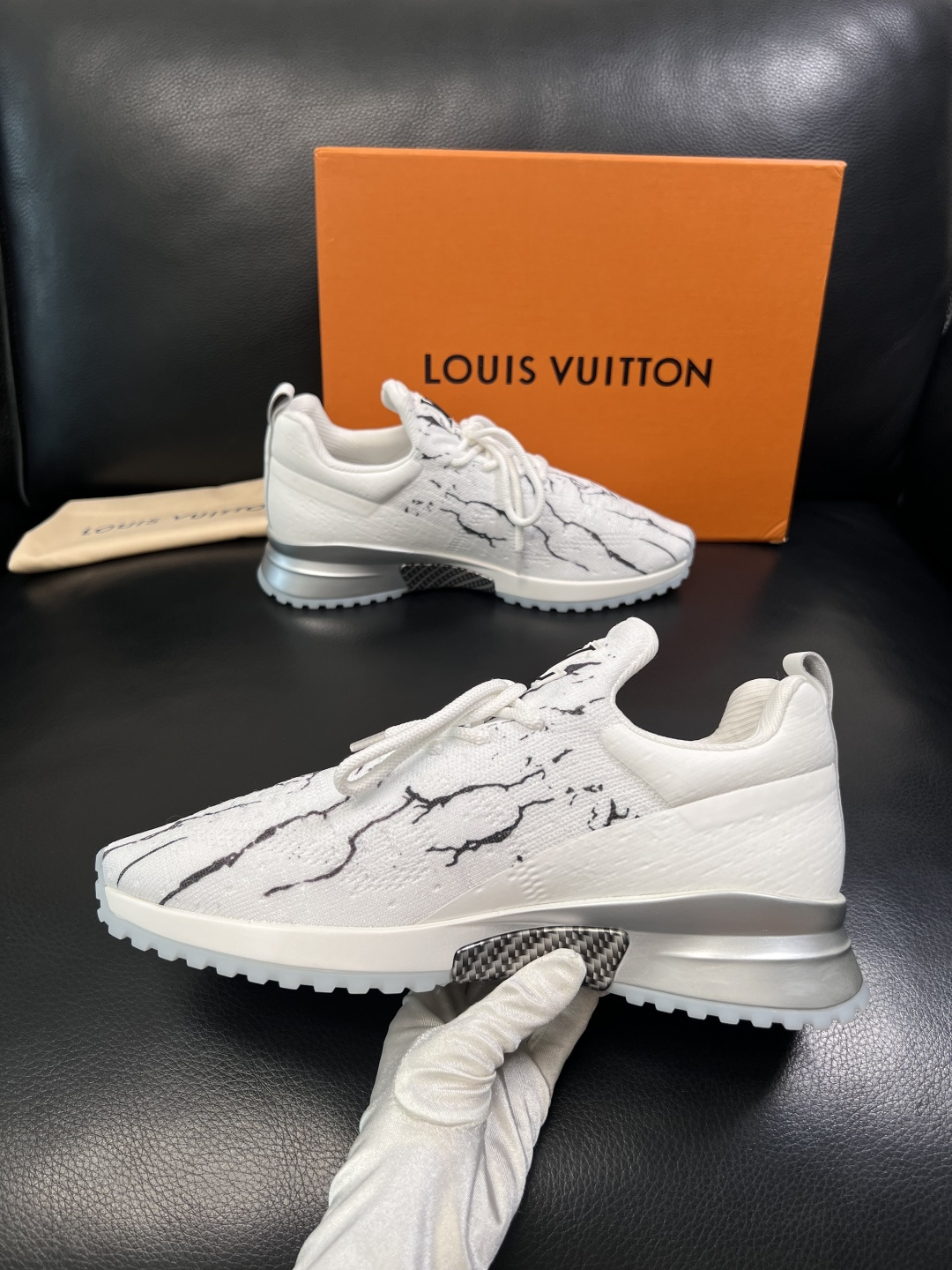 Lv  高品质  顶级工艺品  路易威登，运动板鞋专柜同步，鞋面意大利进口飞织面料，高品质拼接缤纷色彩复