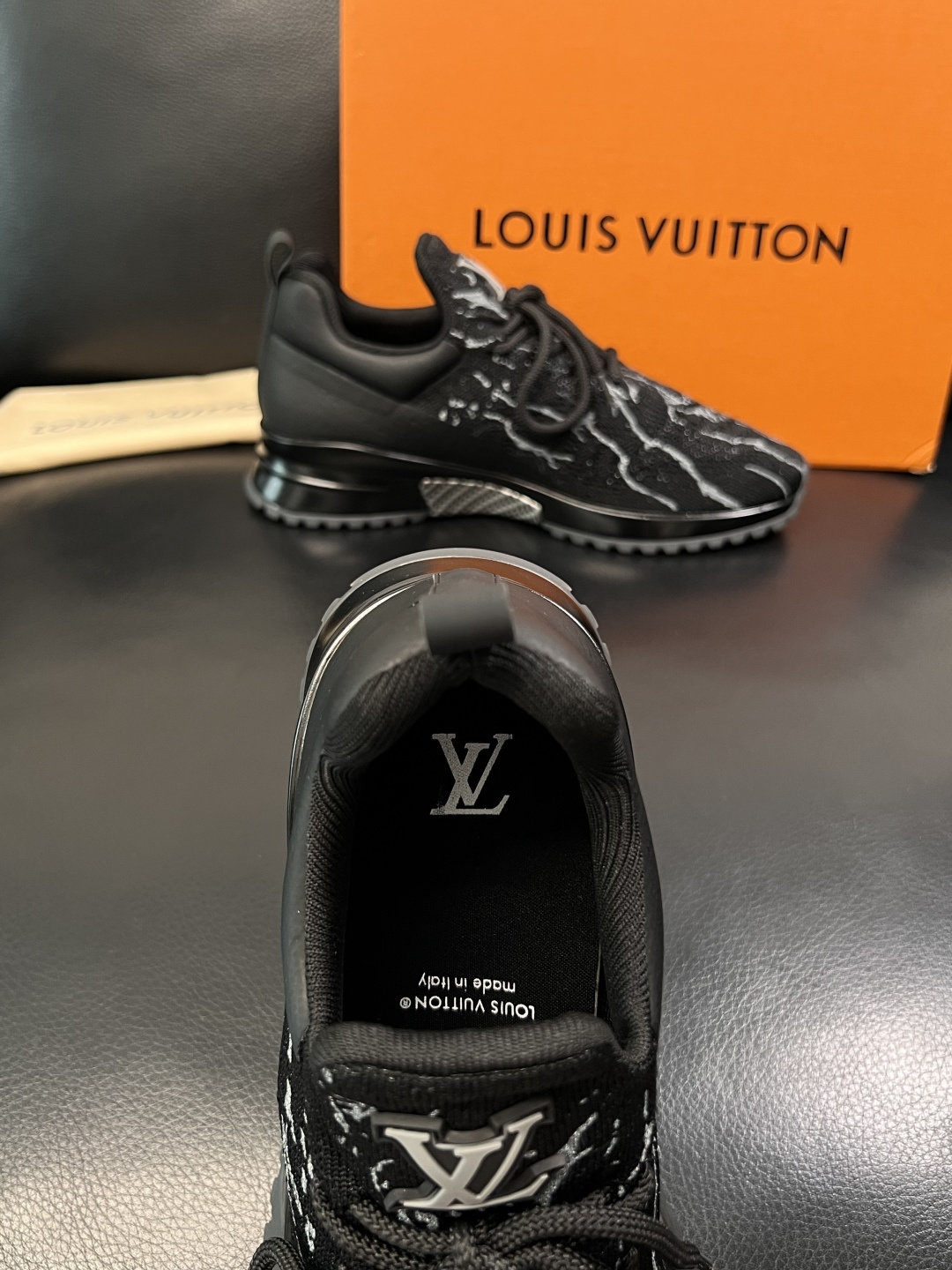 Lv  高品质  顶级工艺品  路易威登，运动板鞋专柜同步，鞋面意大利进口飞织面料，高品质拼接缤纷色彩复