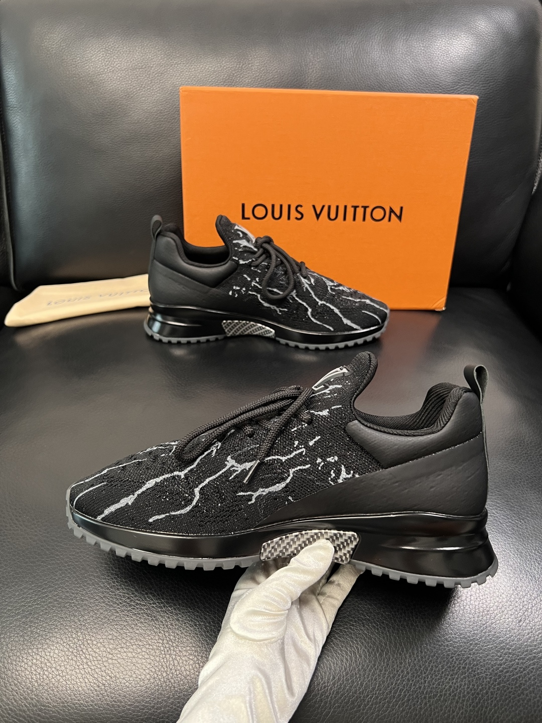 Lv  高品质  顶级工艺品  路易威登，运动板鞋专柜同步，鞋面意大利进口飞织面料，高品质拼接缤纷色彩复