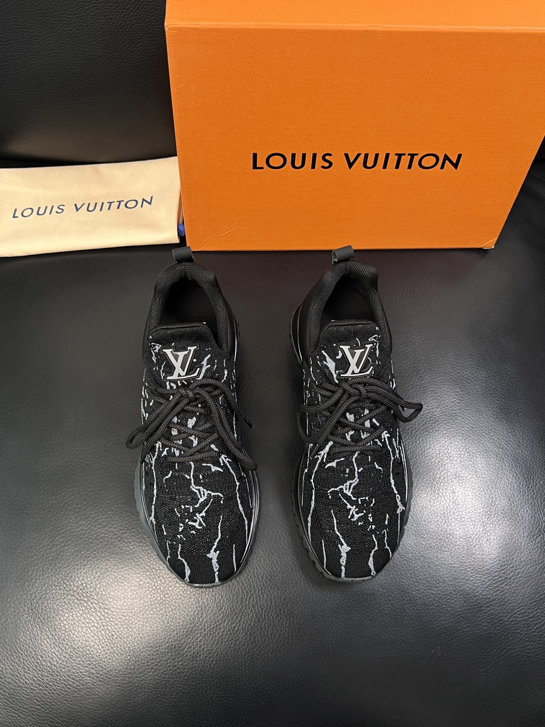 Lv  高品质  顶级工艺品  路易威登，运动板鞋专柜同步，鞋面意大利进口飞织面料，高品质拼接缤纷色彩复