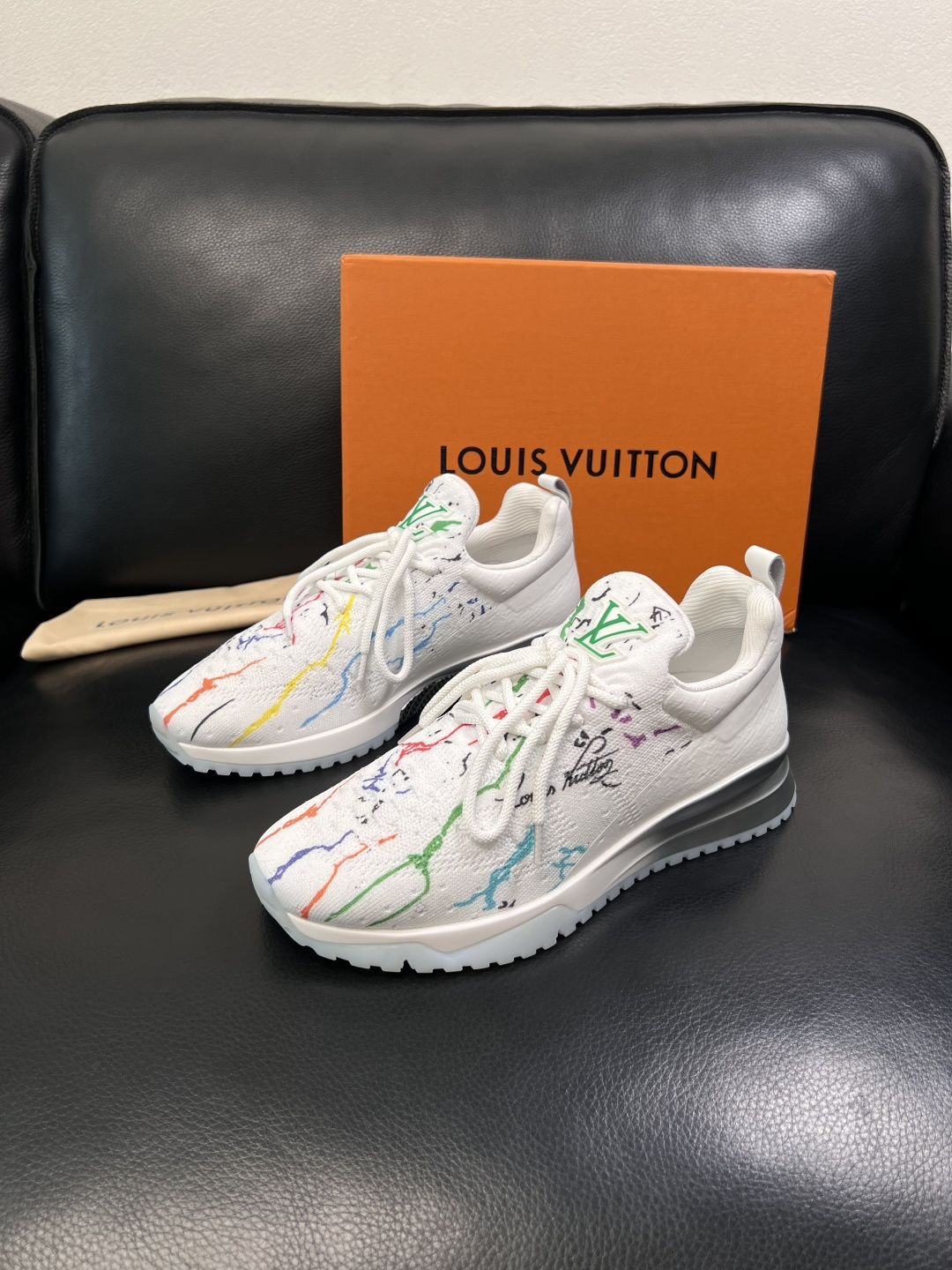 Lv  高品质  顶级工艺品  路易威登，运动板鞋专柜同步，鞋面意大利进口飞织面料，高品质拼接缤纷色彩复
