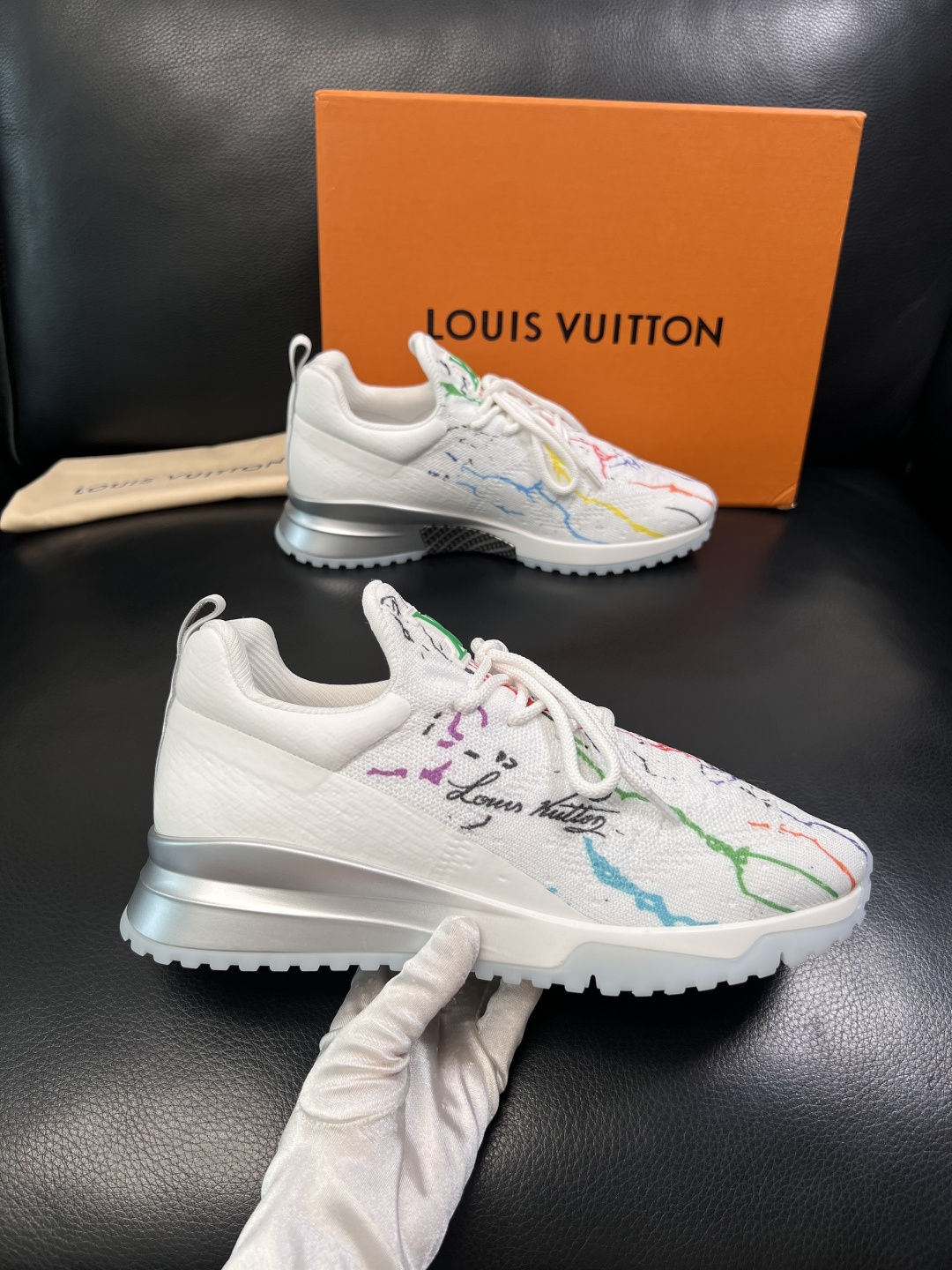 Lv  高品质  顶级工艺品  路易威登，运动板鞋专柜同步，鞋面意大利进口飞织面料，高品质拼接缤纷色彩复