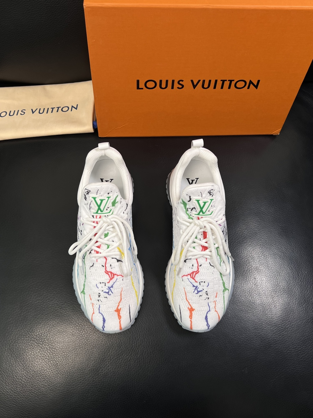 Lv  高品质  顶级工艺品  路易威登，运动板鞋专柜同步，鞋面意大利进口飞织面料，高品质拼接缤纷色彩复