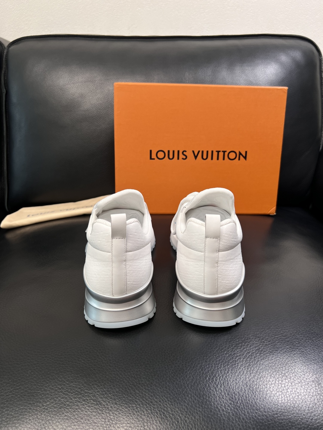 Lv  高品质  顶级工艺品  路易威登，运动板鞋专柜同步，鞋面意大利进口飞织面料，高品质拼接缤纷色彩复