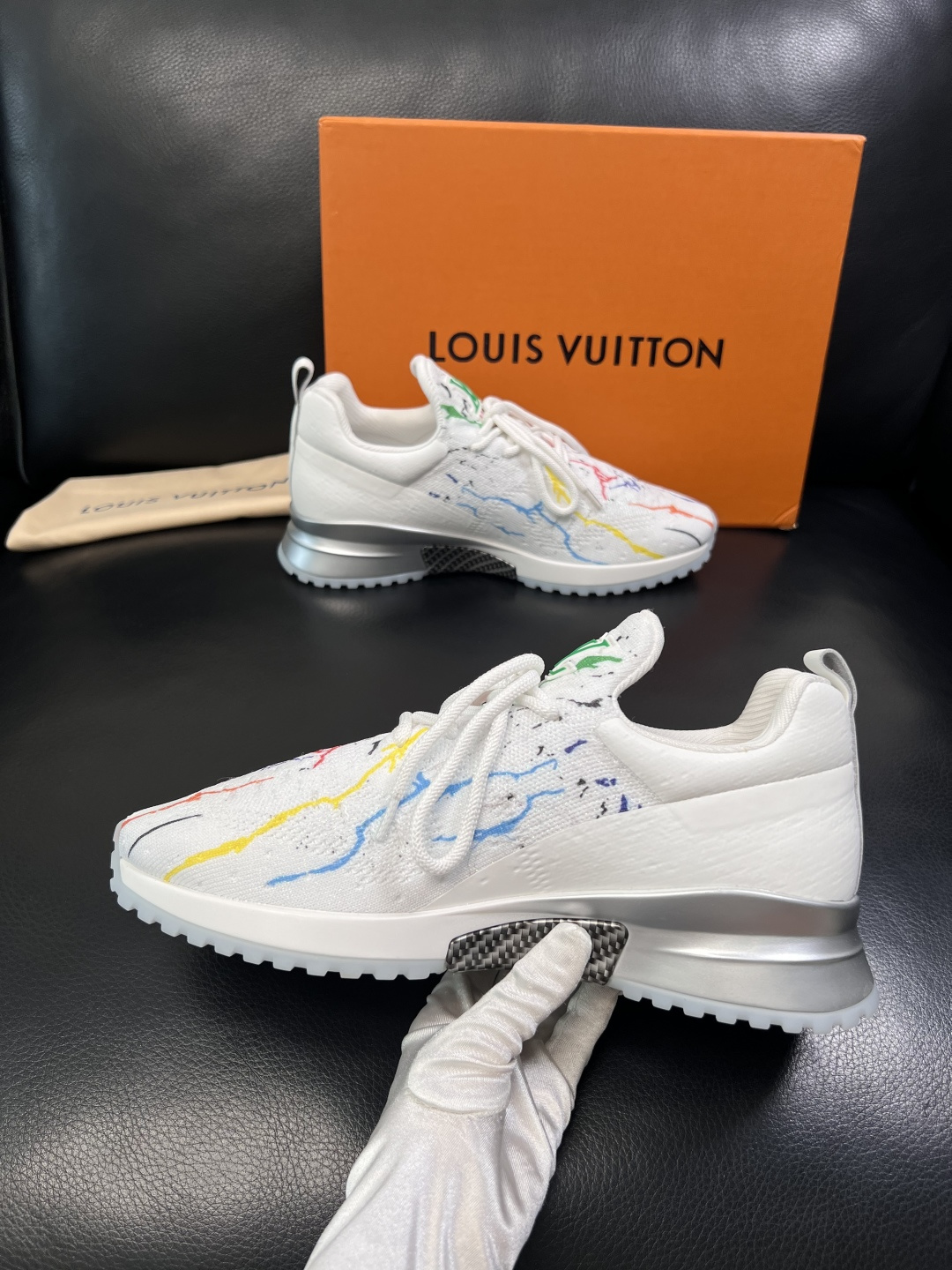 Lv  高品质  顶级工艺品  路易威登，运动板鞋专柜同步，鞋面意大利进口飞织面料，高品质拼接缤纷色彩复