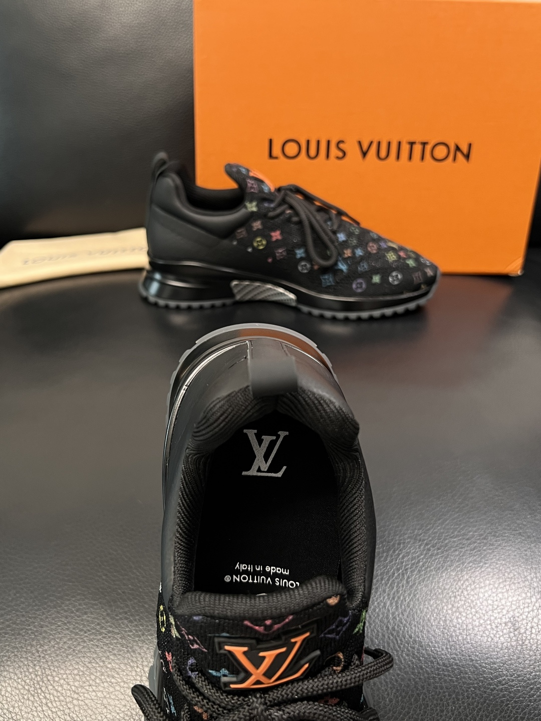 Lv  高品质  顶级工艺品  路易威登，运动板鞋专柜同步，鞋面意大利进口飞织面料，高品质拼接缤纷色彩复