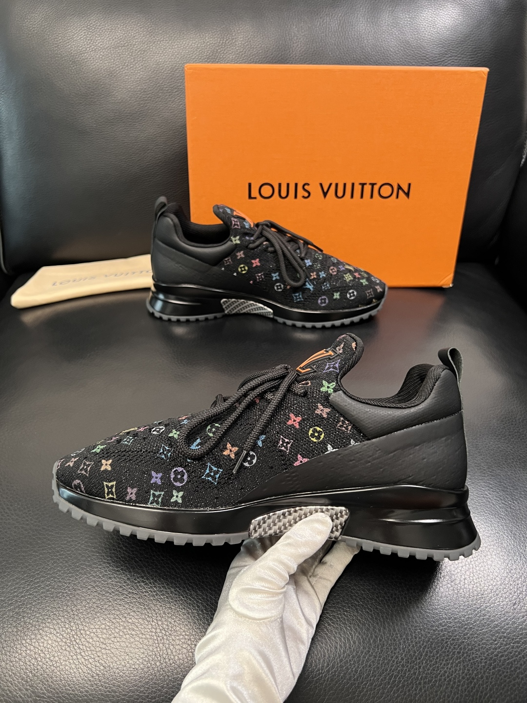 Lv  高品质  顶级工艺品  路易威登，运动板鞋专柜同步，鞋面意大利进口飞织面料，高品质拼接缤纷色彩复