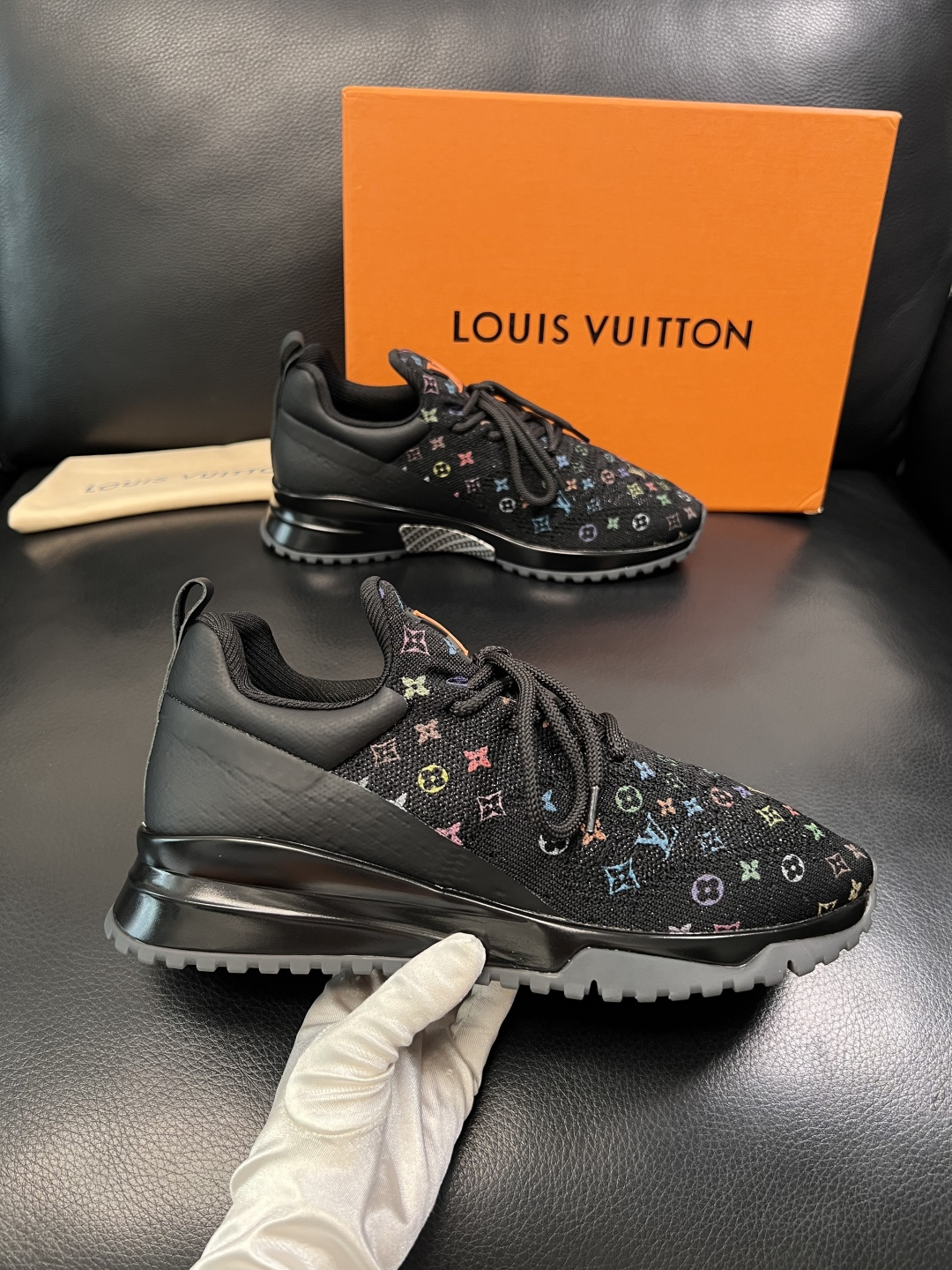Lv  高品质  顶级工艺品  路易威登，运动板鞋专柜同步，鞋面意大利进口飞织面料，高品质拼接缤纷色彩复
