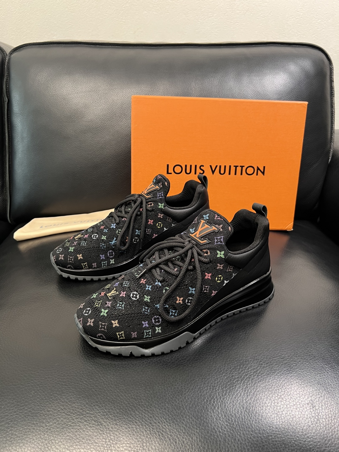 Lv  高品质  顶级工艺品  路易威登，运动板鞋专柜同步，鞋面意大利进口飞织面料，高品质拼接缤纷色彩复