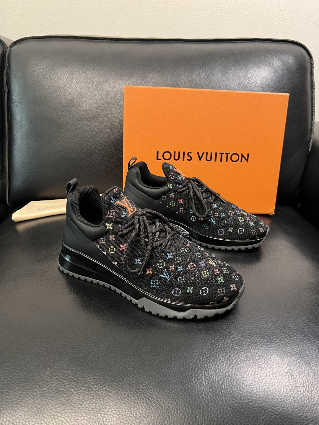 Lv  高品质  顶级工艺品  路易威登，运动板鞋专柜同步，鞋面意大利进口飞织面料，高品质拼接缤纷色彩复