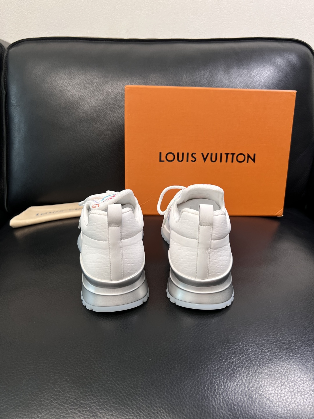 Lv  高品质  顶级工艺品  路易威登，运动板鞋专柜同步，鞋面意大利进口飞织面料，高品质拼接缤纷色彩复