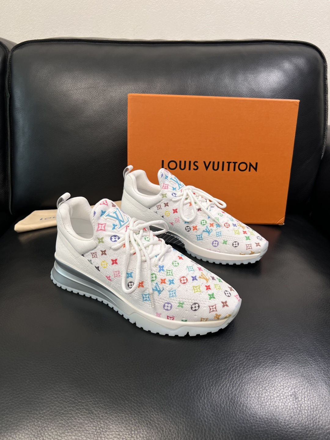 NO:853628,Lv high quality top crafts Louis Vuitton, sports sneakers counter synchronization, uppers imported from Italy fly woven fabrics, high-quality splicing colorful complex crafts, imported cowhide lining soft and comfortable, original soles specially provided by the original factory, TPU exclusive movable molded soles super comfortable, original factory follow-up goods, code number 39-44 (customized 45), louis vuitton, louis vuitton, cowhide19860909Lv 高品质 顶级工艺品 路易威登,运动板鞋专柜同步,鞋面意大利进口飞织面料,高品质拼接缤纷色彩复杂工艺品,进口牛皮里垫柔软舒适,鞋底原厂特供原版底,TPU独家活动成型底超级舒适,原厂跟单货,码数 39-44（订做 45）,,louis vuitton,louis vuitton,cowhide,Men's shoes