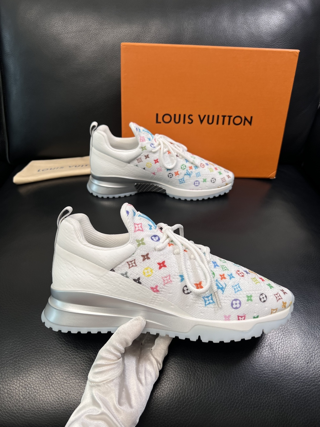 Lv  高品质  顶级工艺品  路易威登，运动板鞋专柜同步，鞋面意大利进口飞织面料，高品质拼接缤纷色彩复