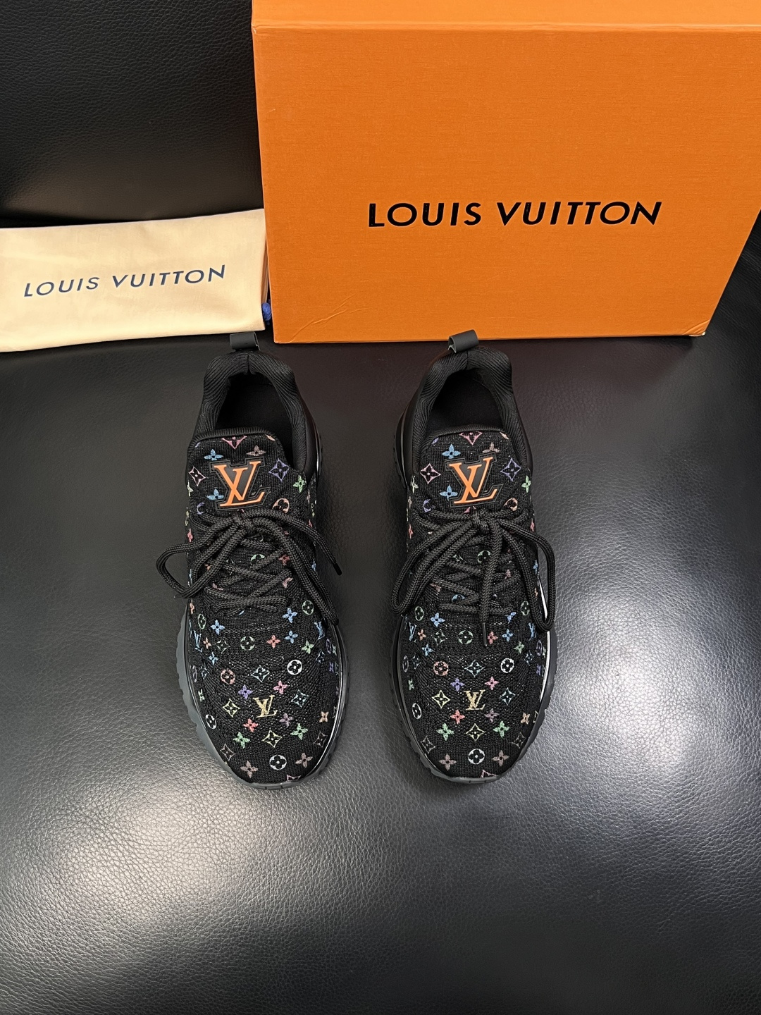 Lv  高品质  顶级工艺品  路易威登，运动板鞋专柜同步，鞋面意大利进口飞织面料，高品质拼接缤纷色彩复