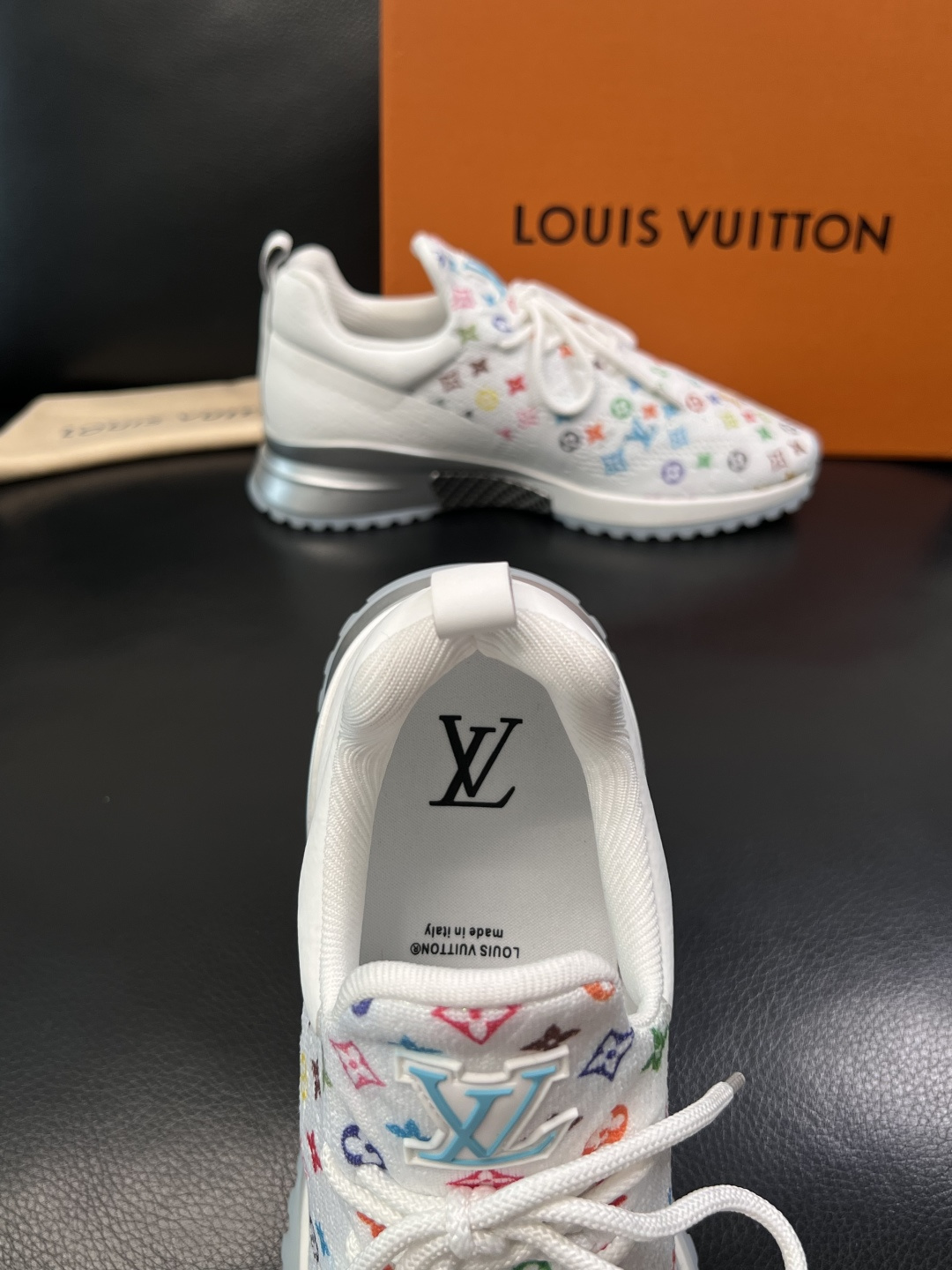 Lv  高品质  顶级工艺品  路易威登，运动板鞋专柜同步，鞋面意大利进口飞织面料，高品质拼接缤纷色彩复
