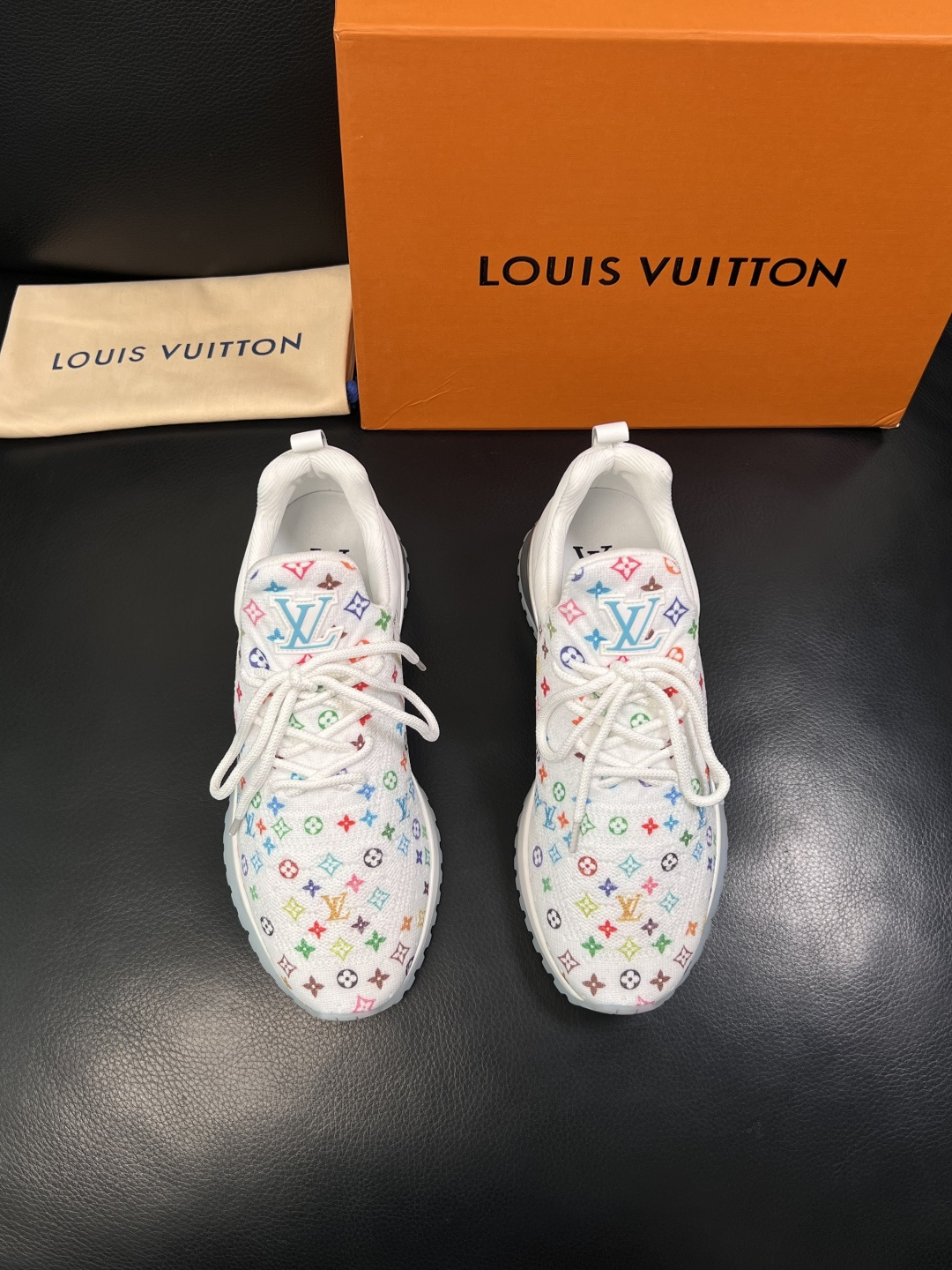 Lv  高品质  顶级工艺品  路易威登，运动板鞋专柜同步，鞋面意大利进口飞织面料，高品质拼接缤纷色彩复