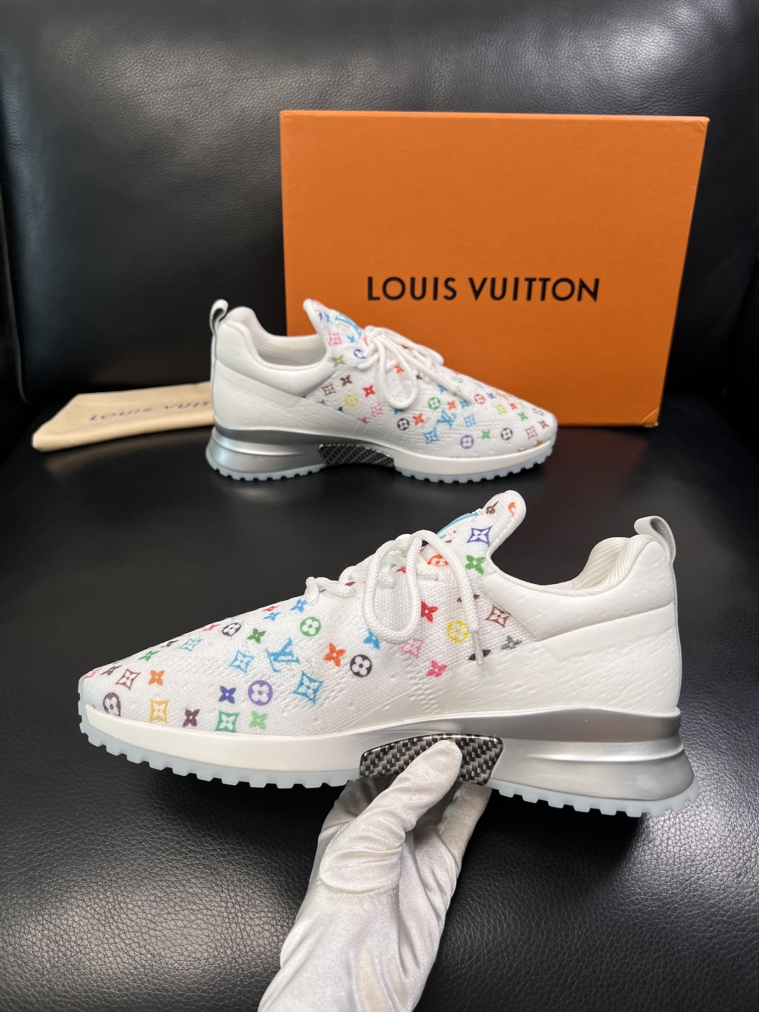 Lv  高品质  顶级工艺品  路易威登，运动板鞋专柜同步，鞋面意大利进口飞织面料，高品质拼接缤纷色彩复
