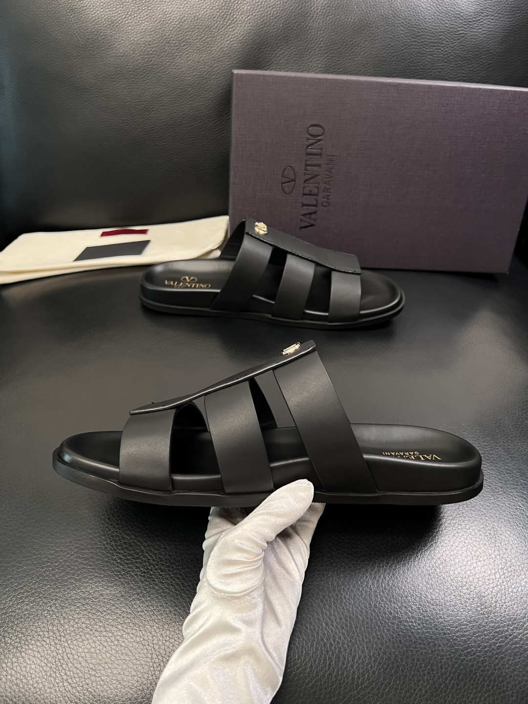 VALENTINO  高品质  顶级工艺品  华伦天奴，拖鞋专柜同步，鞋面意大利进口，高品质拼接缤纷色彩